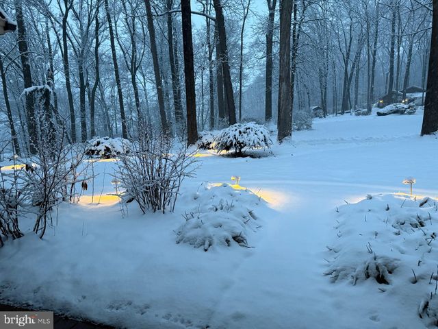 121 ANGELA DR, New Holland, PA 17557