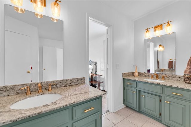 3370 N Southridge Drive, Fayetteville, AR 72703