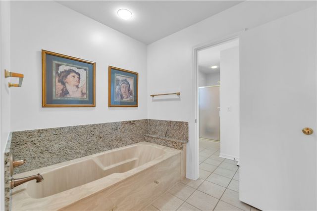 3370 N Southridge Drive, Fayetteville, AR 72703