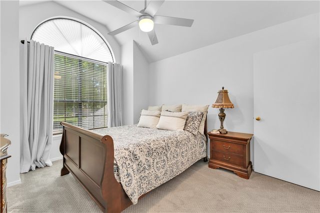 3370 N Southridge Drive, Fayetteville, AR 72703