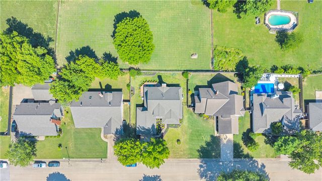 3370 N Southridge Drive, Fayetteville, AR 72703