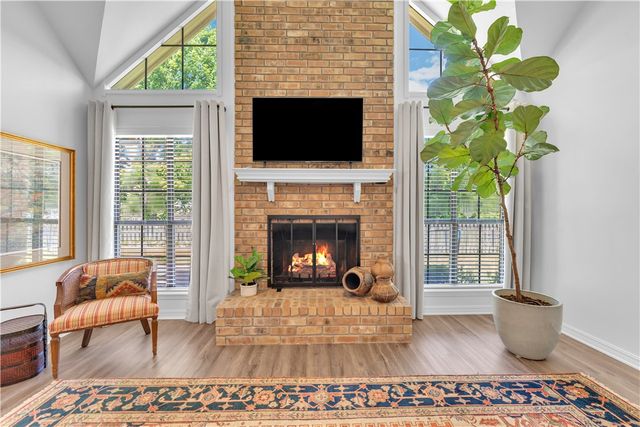 3370 N Southridge Drive, Fayetteville, AR 72703