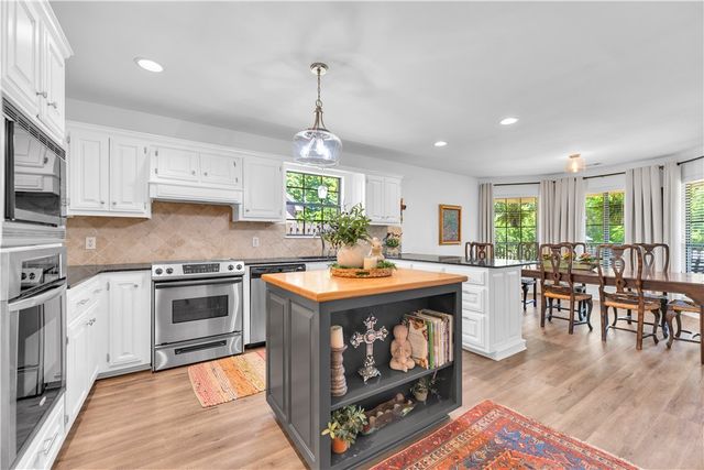 3370 N Southridge Drive, Fayetteville, AR 72703
