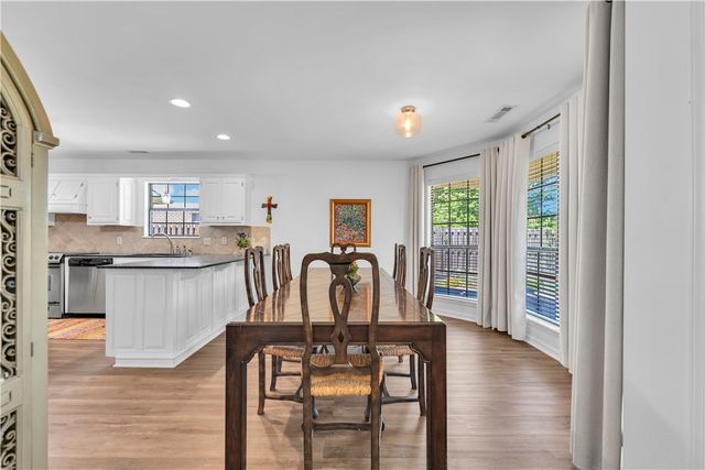 3370 N Southridge Drive, Fayetteville, AR 72703