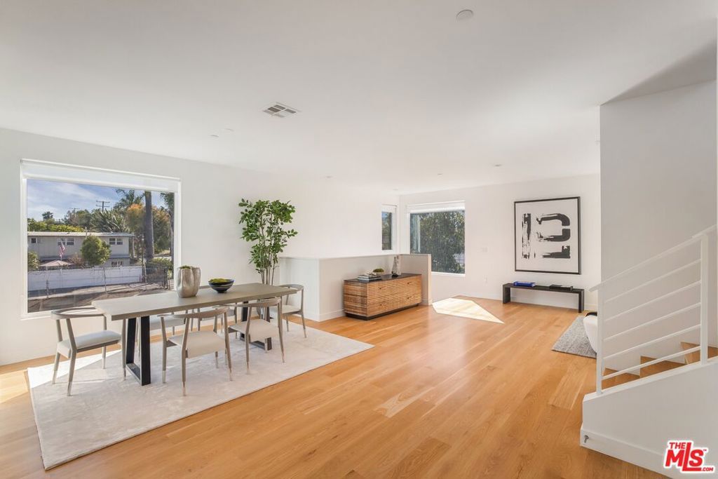 Image 10 of property listing at 11724 Culver Boulevard 12, Los Angeles, CA 90066