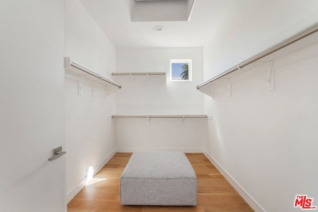 Image 17 of property listing at 11724 Culver Boulevard 12, Los Angeles, CA 90066