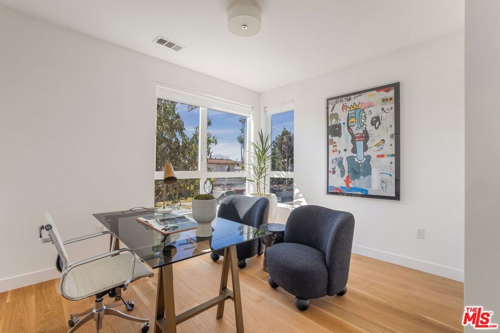 Image 19 of property listing at 11724 Culver Boulevard 12, Los Angeles, CA 90066