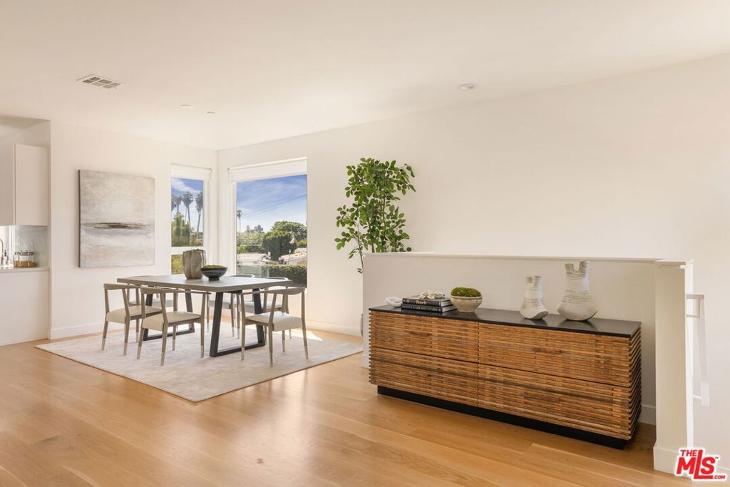 Image 2 of property listing at 11724 Culver Boulevard 12, Los Angeles, CA 90066