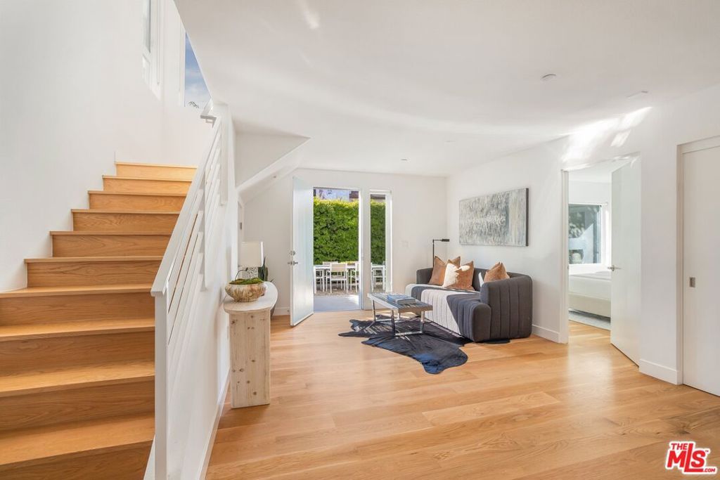 Image 22 of property listing at 11724 Culver Boulevard 12, Los Angeles, CA 90066