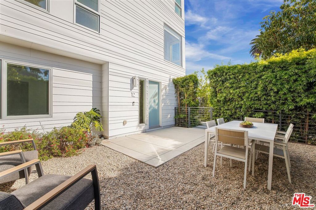 Image 27 of property listing at 11724 Culver Boulevard 12, Los Angeles, CA 90066