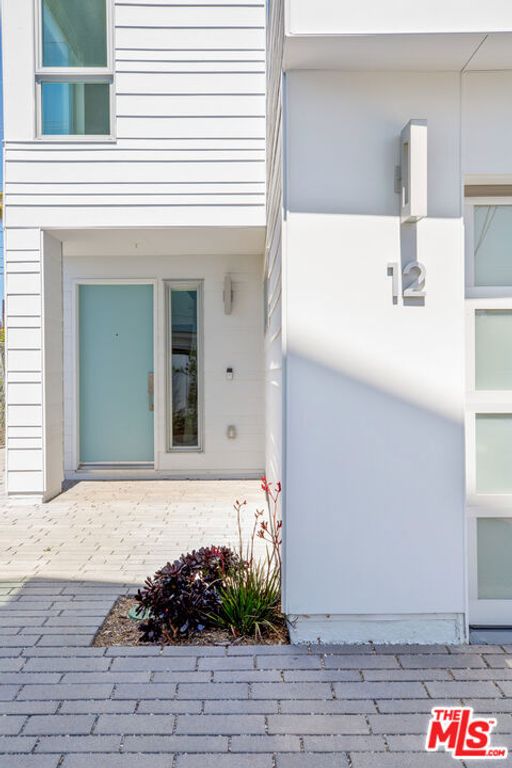 Image 31 of property listing at 11724 Culver Boulevard 12, Los Angeles, CA 90066