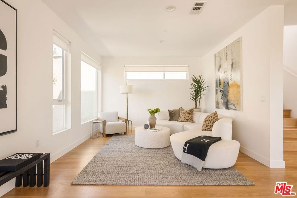 Image 6 of property listing at 11724 Culver Boulevard 12, Los Angeles, CA 90066