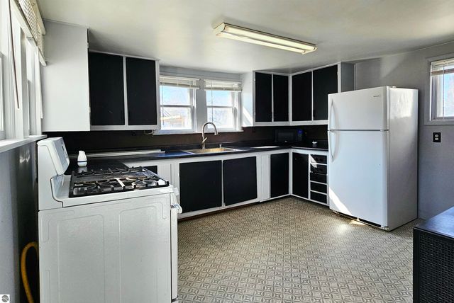6707 N Lumberjack Road, Riverdale, MI 48877