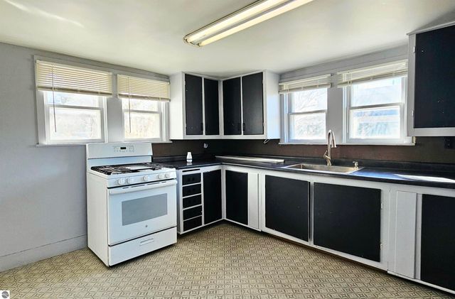 6707 N Lumberjack Road, Riverdale, MI 48877
