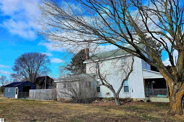 6707 N Lumberjack Road, Riverdale, MI 48877