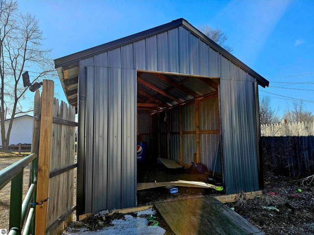 6707 N Lumberjack Road, Riverdale, MI 48877