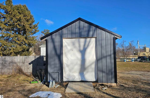 6707 N Lumberjack Road, Riverdale, MI 48877