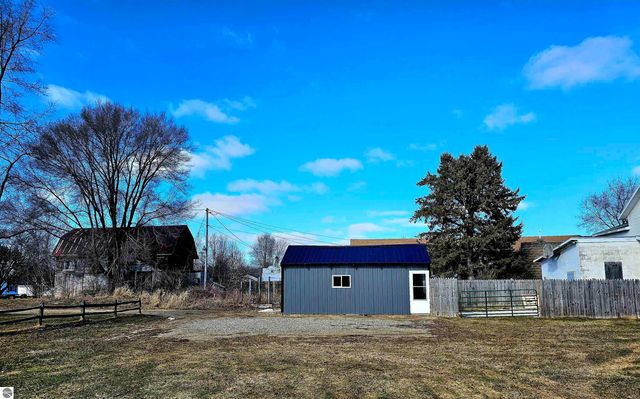 6707 N Lumberjack Road, Riverdale, MI 48877