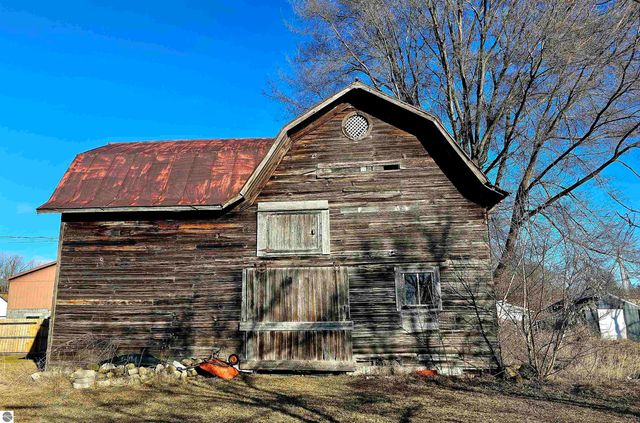 6707 N Lumberjack Road, Riverdale, MI 48877