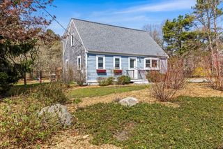 57 Debbies Ln, Barnstable, MA 02648