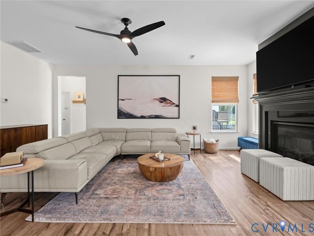 6413 Richwood Trl, Moseley, VA 23120