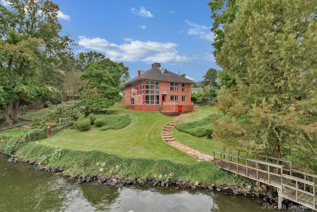 6144 S Lakeshore Drive, Shreveport, LA 71119