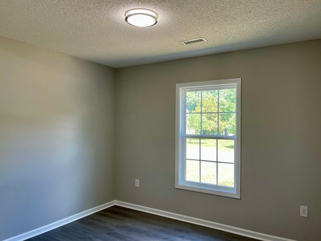105 Falcon Lane, Chesnee, SC 29323