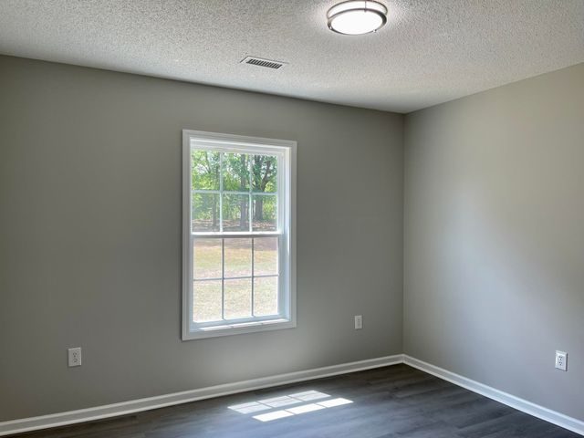 105 Falcon Lane, Chesnee, SC 29323