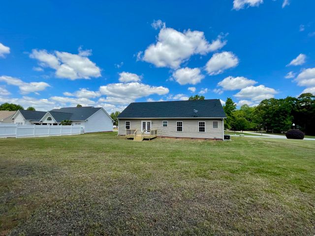 105 Falcon Lane, Chesnee, SC 29323