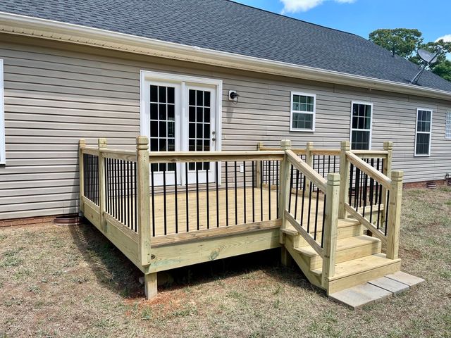 105 Falcon Lane, Chesnee, SC 29323