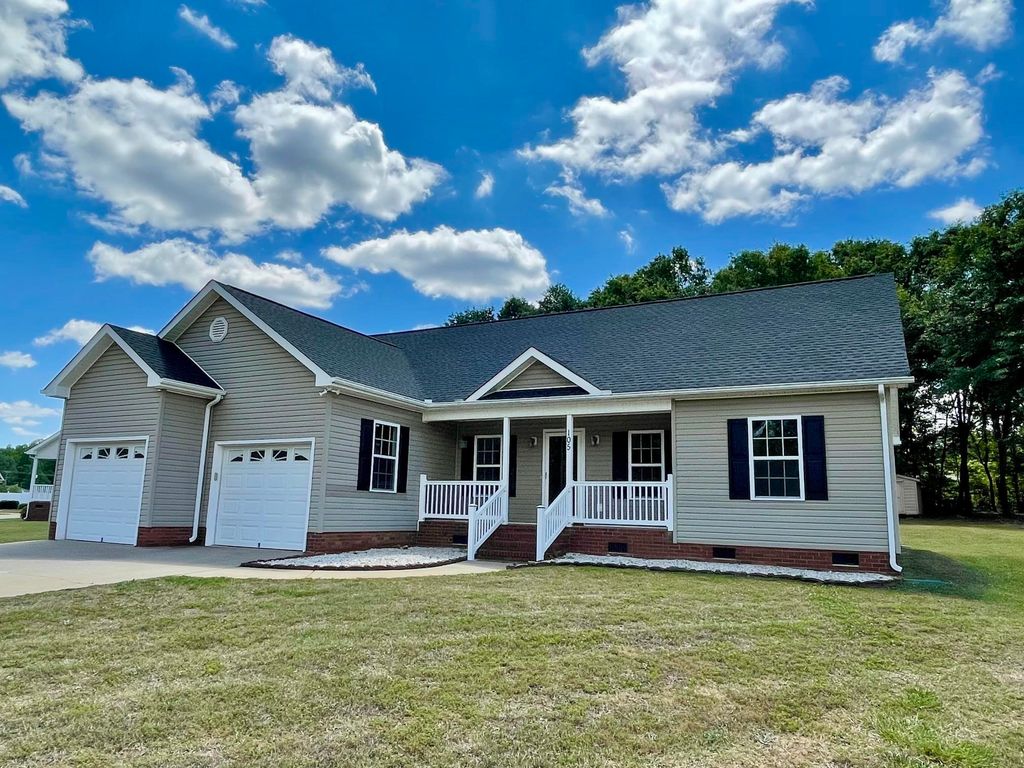 105 Falcon Lane, Chesnee, SC 29323