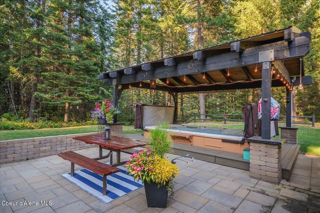 24136 N McKenzie DR, Rathdrum, ID 83858
