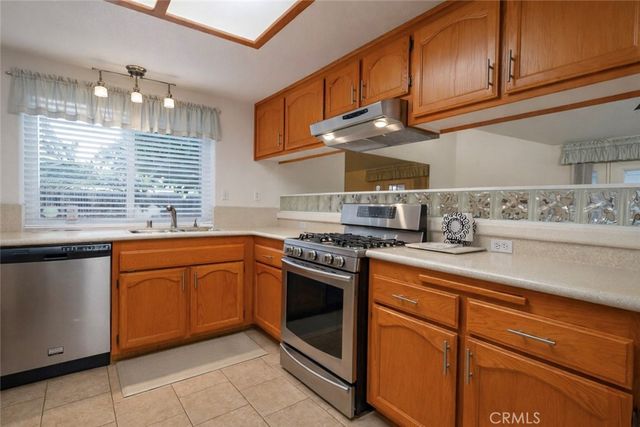 7914 Victor Avenue, Hesperia, CA 92345