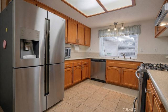 7914 Victor Avenue, Hesperia, CA 92345