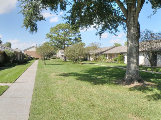 4046 Laura Leigh Drive, Friendswood, TX 77546