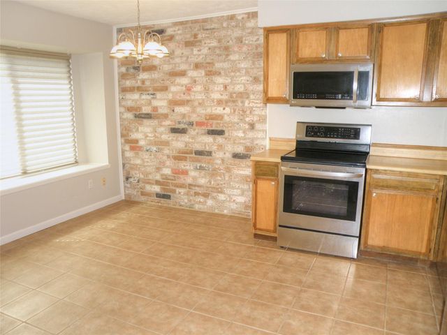 4046 Laura Leigh Drive, Friendswood, TX 77546