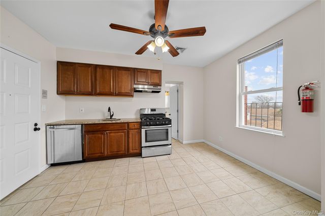 402 Jericho Turnpike 4, New Hyde Park, NY 11040