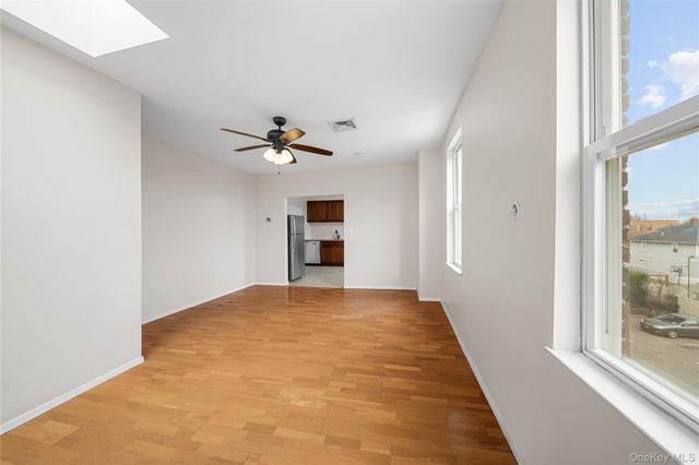 402 Jericho Turnpike 4, New Hyde Park, NY 11040