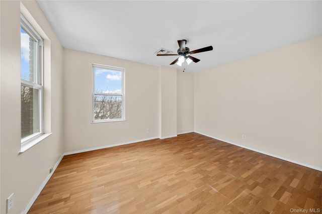 402 Jericho Turnpike 4, New Hyde Park, NY 11040