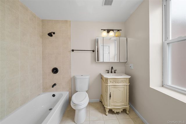 402 Jericho Turnpike 4, New Hyde Park, NY 11040