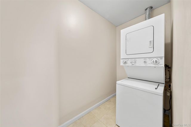 402 Jericho Turnpike 4, New Hyde Park, NY 11040