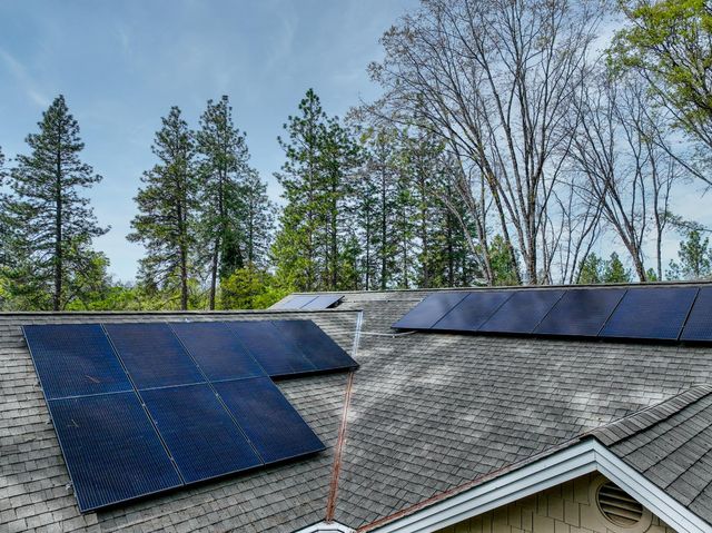 11818 Upper Circle Dr, Grass Valley, CA 95949