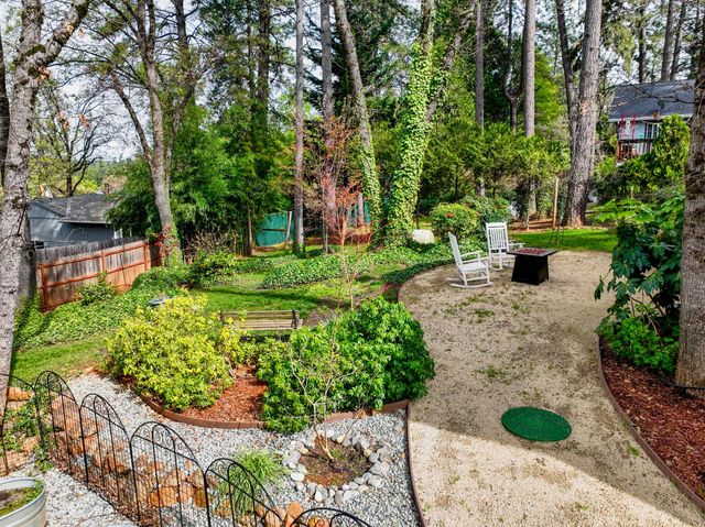 11818 Upper Circle Dr, Grass Valley, CA 95949
