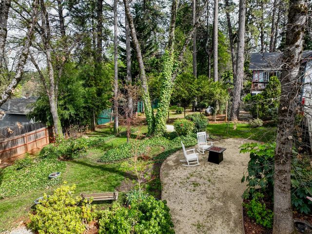 11818 Upper Circle Dr, Grass Valley, CA 95949