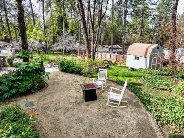 11818 Upper Circle Dr, Grass Valley, CA 95949