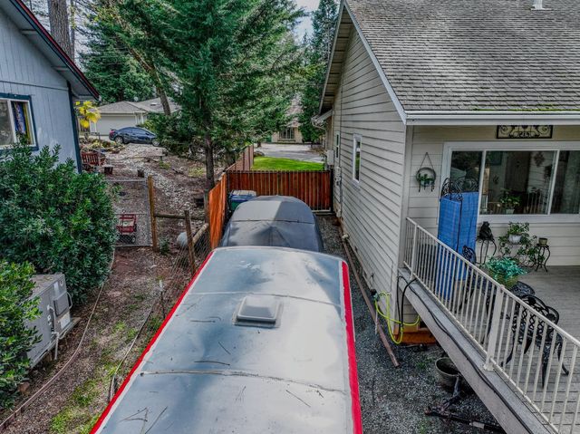 11818 Upper Circle Dr, Grass Valley, CA 95949