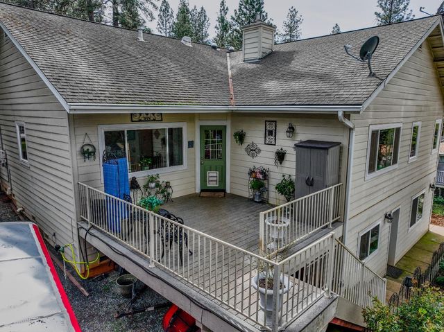 11818 Upper Circle Dr, Grass Valley, CA 95949