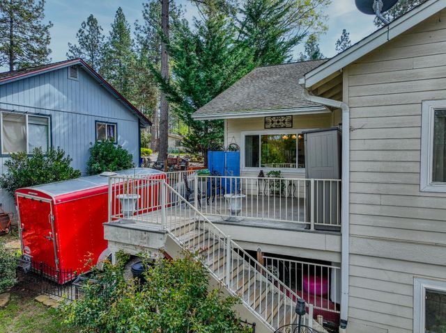 11818 Upper Circle Dr, Grass Valley, CA 95949