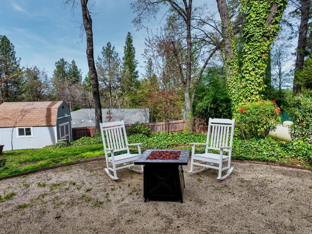 11818 Upper Circle Dr, Grass Valley, CA 95949