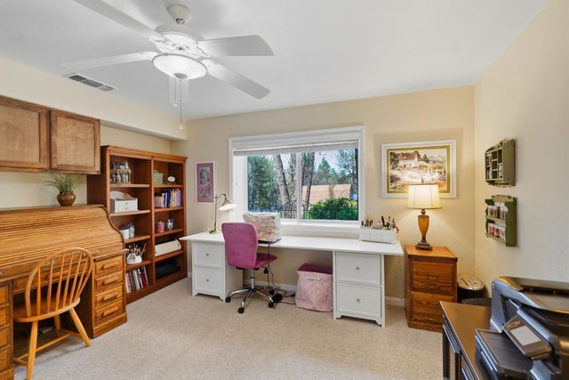 11818 Upper Circle Dr, Grass Valley, CA 95949